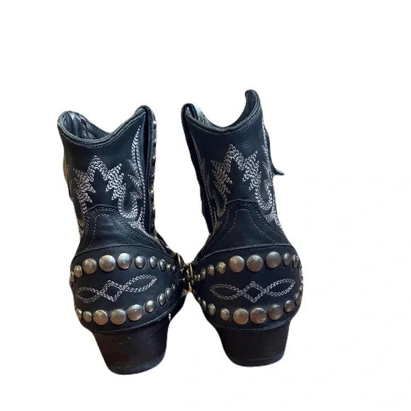 Silver Mesa bootie with turquoise detail cuffs studs and embroidery - Picture 5 of 8